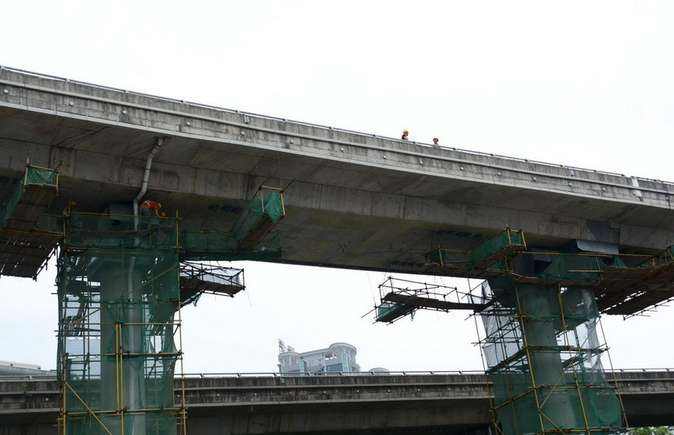 钢筋混凝土桥梁加固工程
